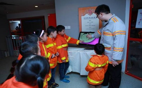 触沃一体机进驻青岛小学 学习互动so easy