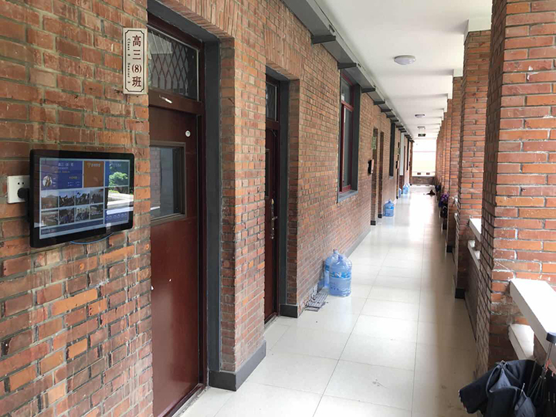 苏州五中电子班牌触摸一体机3.jpg