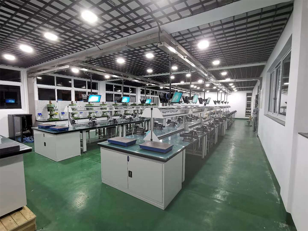 学校实验室触摸一体机1.png