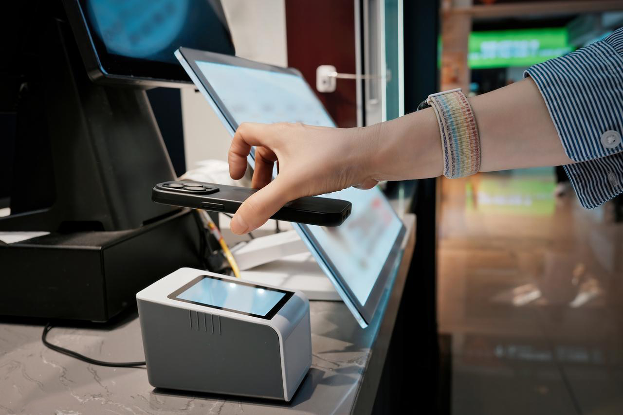 零售多功能自助终端触摸一体机