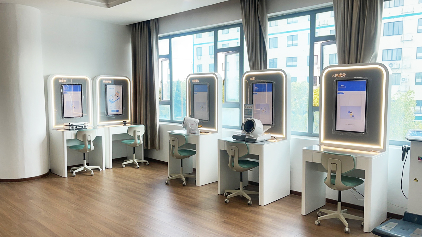 自助体检触摸显示器.jpg